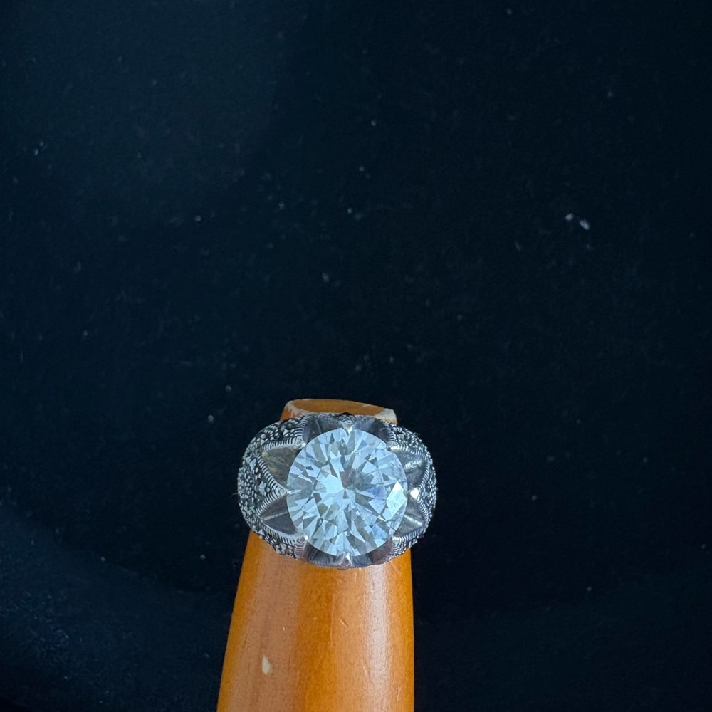 Elegant Silver Ring with Clear Gemstone